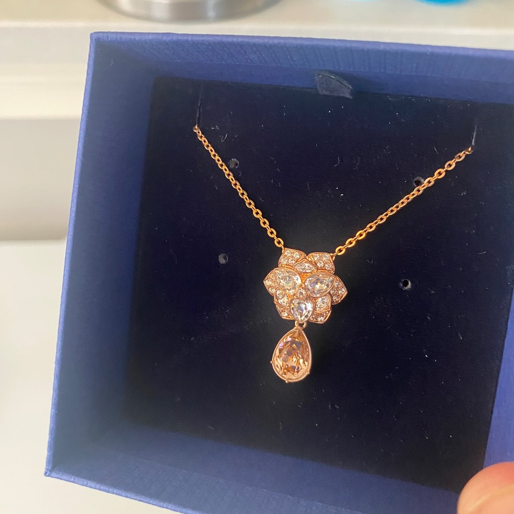 Swarovski flower necklace with yellow crystal
